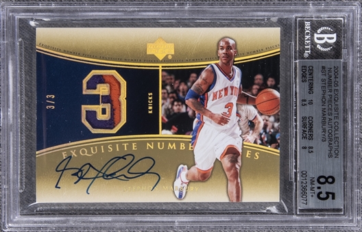 2004-05 UD "Exquisite Collection" Number Pieces Autographs #ST Stephon Marbury Signed Game Used Patch Card (#3/3) – BGS NM-MT+ 8.5/BGS 10